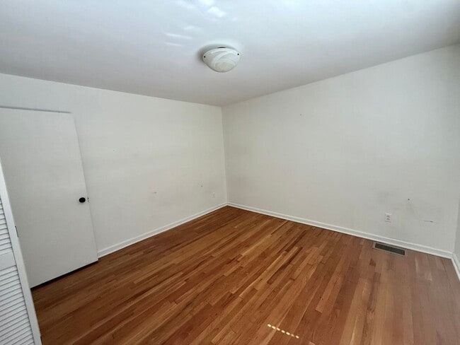 Building Photo - 2 Bedroom / 1 Bath in Decatur’s Historic District – Available Now!