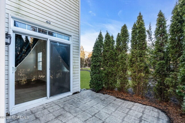 Building Photo - 40 Thistledown St