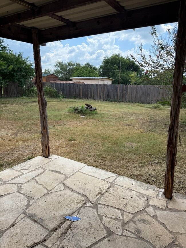 Building Photo - Charming 4 bed 2 bath home in Lampasas com...