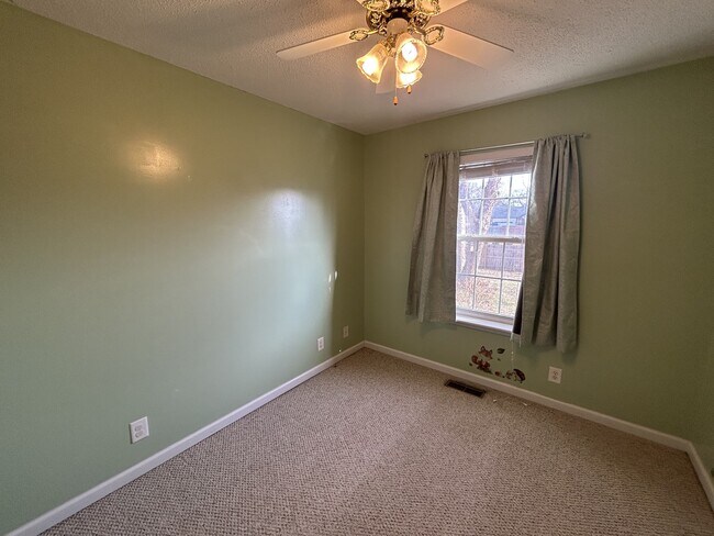 Building Photo - 3878 Roscommon Way