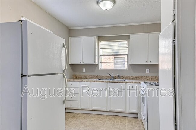 Building Photo - 404 Verdery Dr