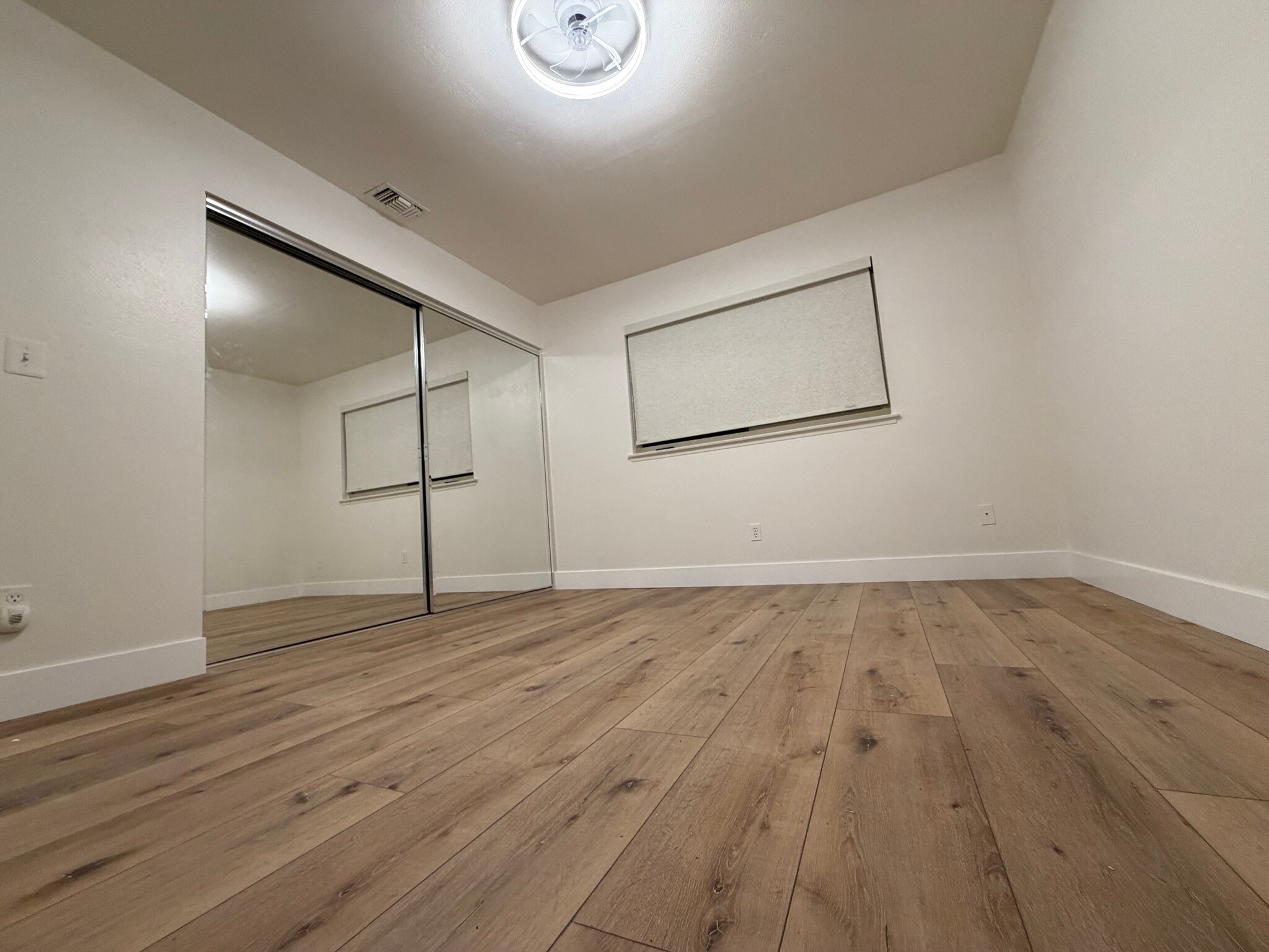 Building Photo - 3832 Chelsea Dr