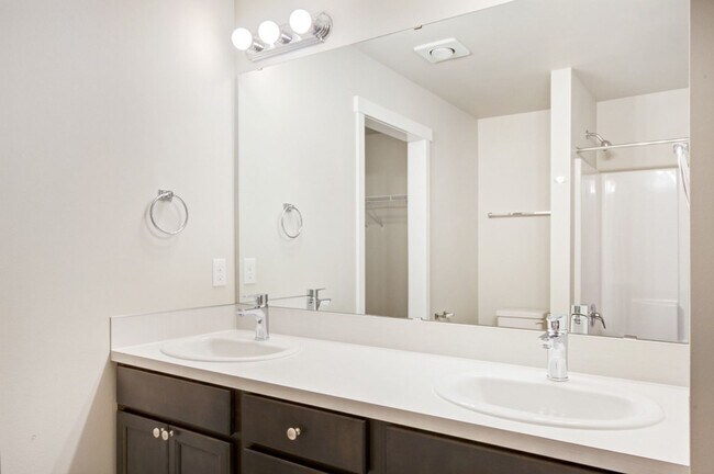 Building Photo - 4bd 2.5ba in LSSD