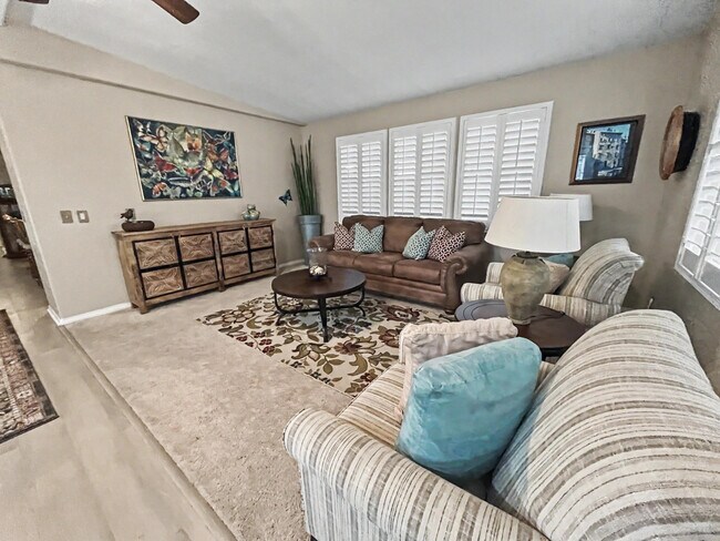 Building Photo - 39705 Manzanita Dr