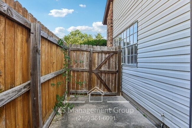 Building Photo - 6704 Windsor Hollow Dr