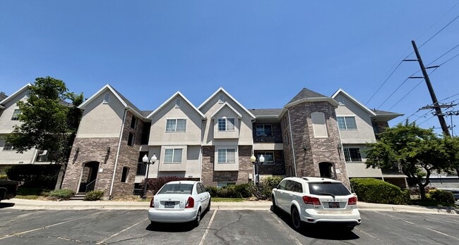 Building Photo - 1655 N Grandview Ln