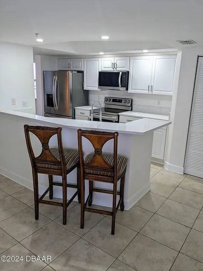 Building Photo - Ocean Front Fully Furnished