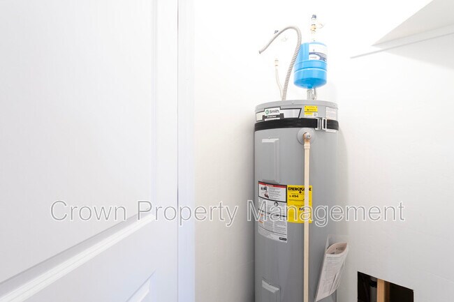 Building Photo - 68 Legend Trail