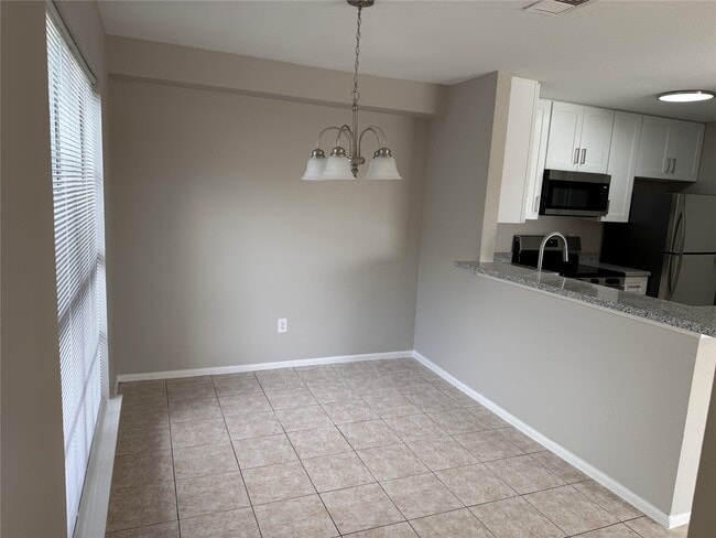 Building Photo - 13902 Buckingham Dr
