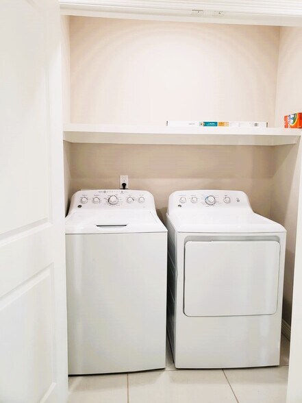 Washer & Dryer included - 623 Cathedral Hill