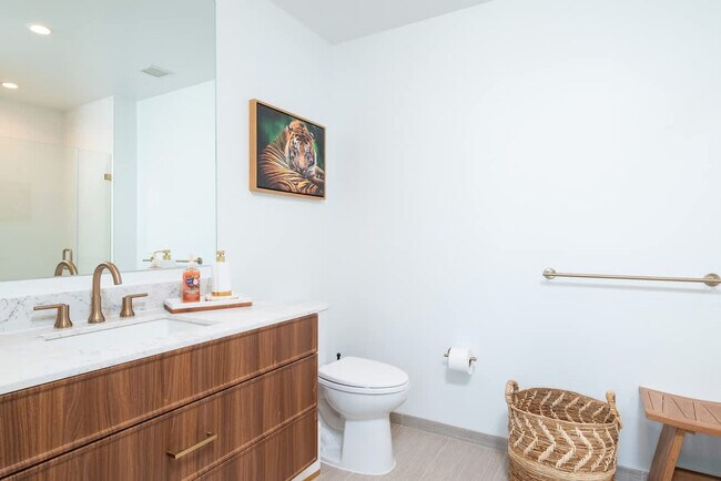 Building Photo - 212 Stuart St