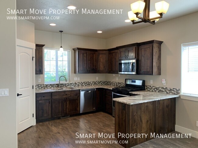 Building Photo - 9445 W Woodland Ln