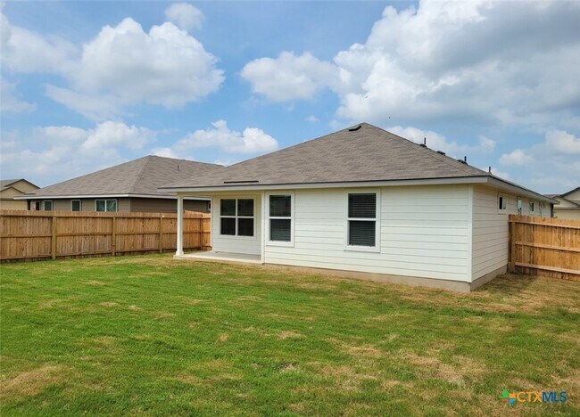 Building Photo - 609 Great Plains
