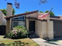 Building Photo - 13 Villa Ct