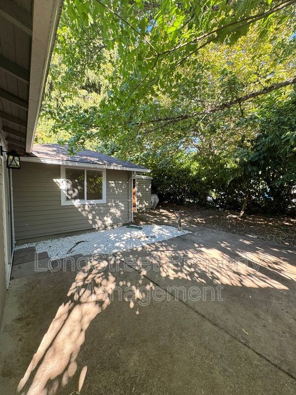 Building Photo - 129 NW 11th St