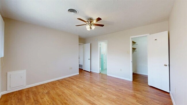 Building Photo - 302 Laurel St