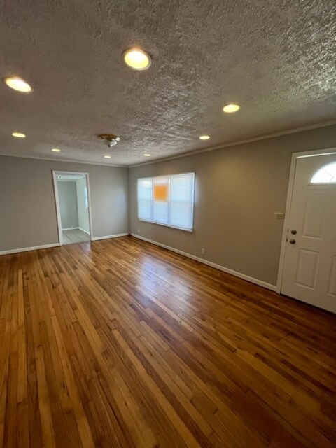 Building Photo - 2344 S Keystone Ave