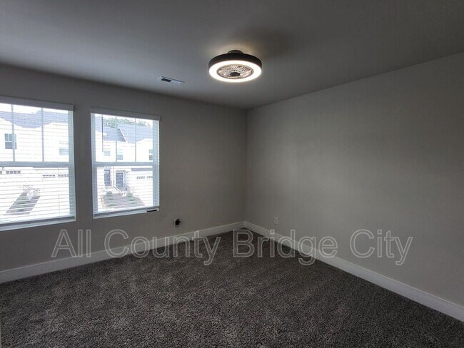 Building Photo - 66 Galley Ln