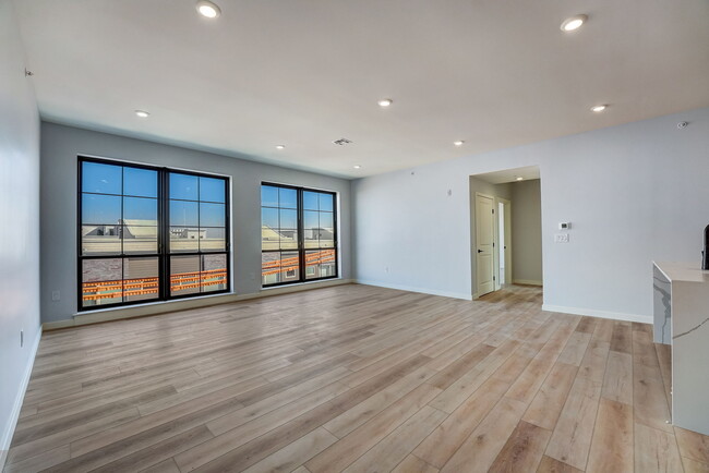 Interior Photo - 1112 East Berks Street