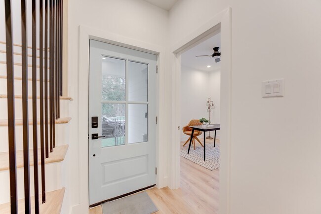 Building Photo - 1216 W 23rd St