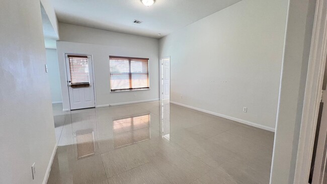 Building Photo - 6906 Clover Walk Ln