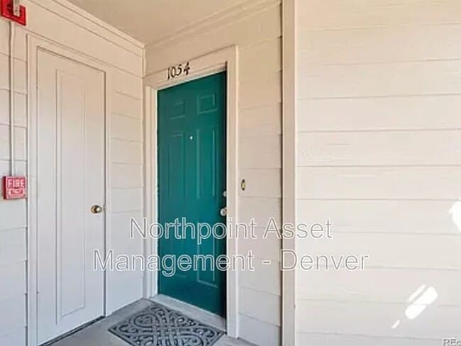 Building Photo - 1 BR/1BA | Newly Renovated Unit | Cozy Fireplace| Access to Community Pool!