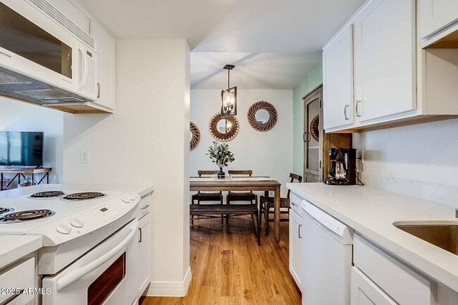 Building Photo - 7906 E Keim Dr