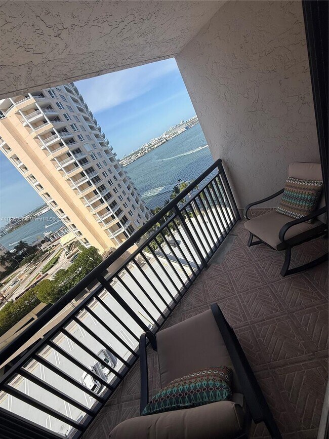 Building Photo - 540 Brickell Key Dr