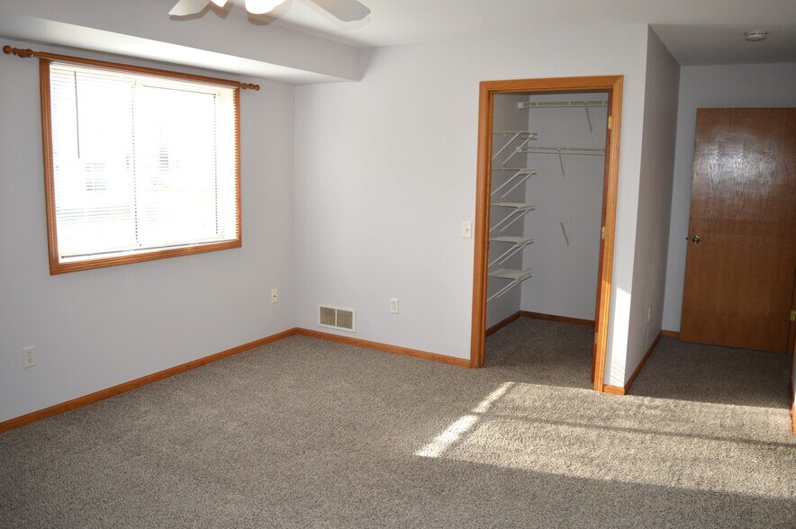 Building Photo - 391 Country Clover Dr