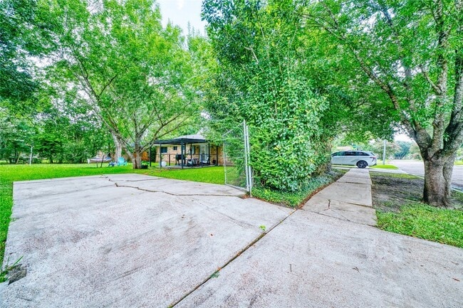 Building Photo - 5911 Dawnridge Dr