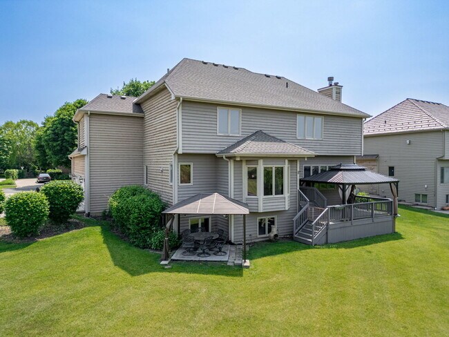 Building Photo - 552 Waters Edge Dr