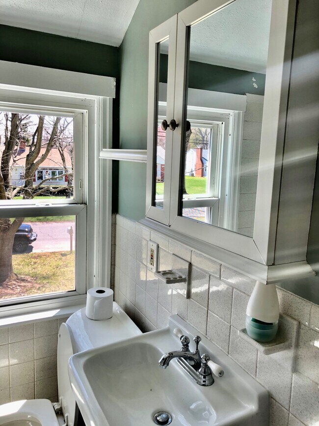 Building Photo - 252 Arcadia Blvd