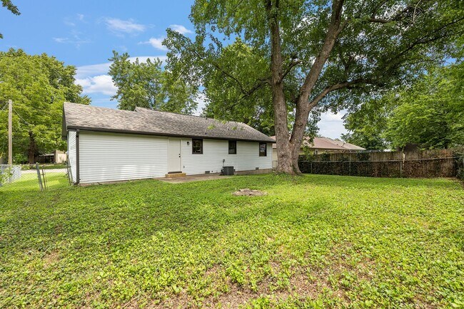 Building Photo - Charming Updated Home with 1-Car Garage, Fenced Backyard & Modern Finishes