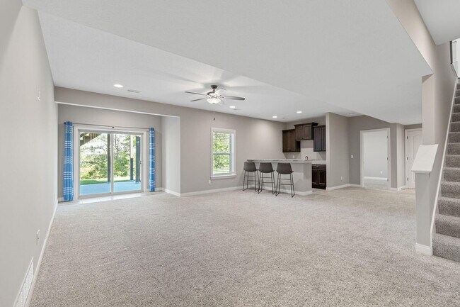 Building Photo - 1605 Labrador Dr