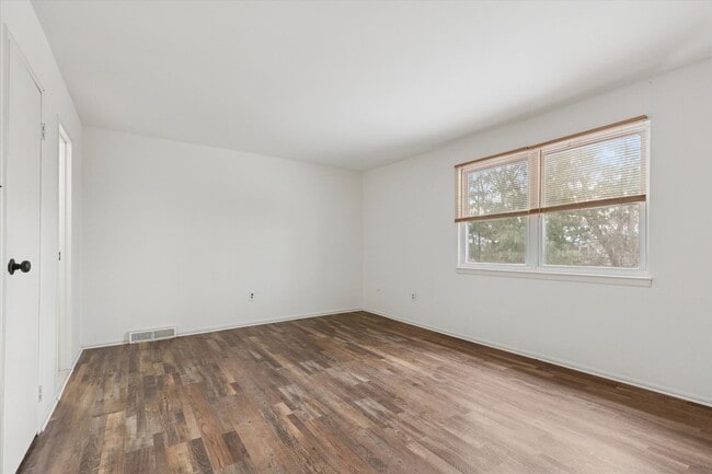 Building Photo - Available now, 3B/2.5B Two Story Townhome in Butler Park!