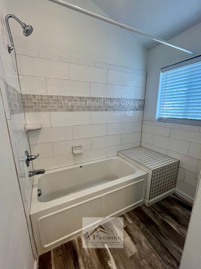 Building Photo - 8145 Camfield Cir