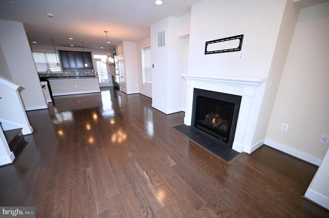 Building Photo - 2413 Glenallan Ave