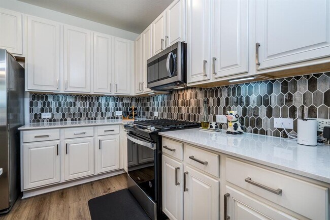 Building Photo - 7702 Royal Oasis Ln