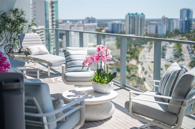 Building Photo - 1155 N Gulfstream Ave