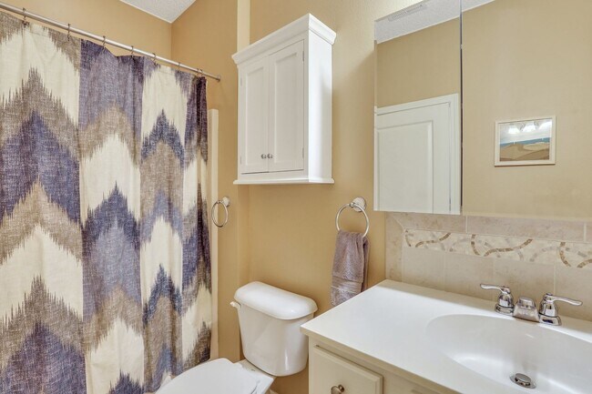 Building Photo - "Charming 2 Bed, 2 Bath with Den Rental Home in Sun City, SC - Spacious and Inviting!"
