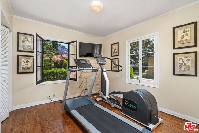 Building Photo - 434 S Muirfield Rd