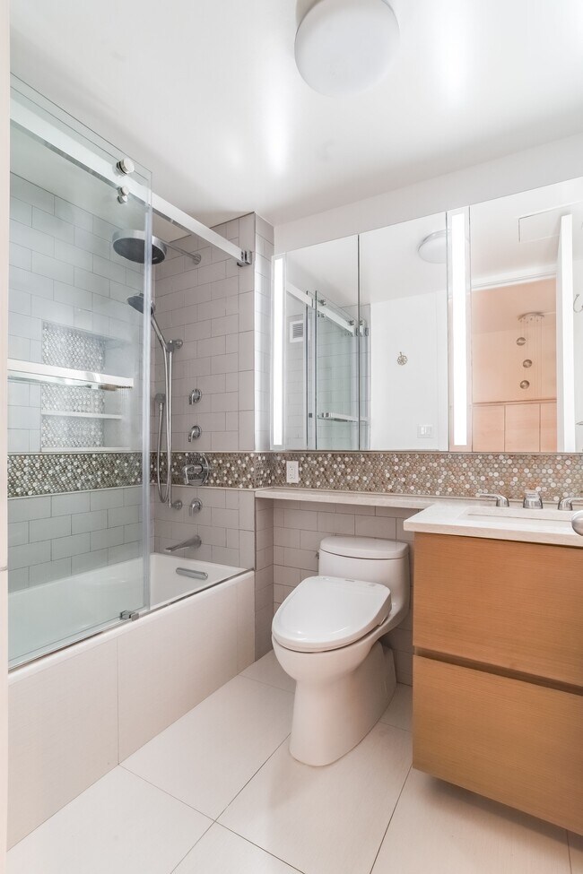 Building Photo - 250 W 89th St