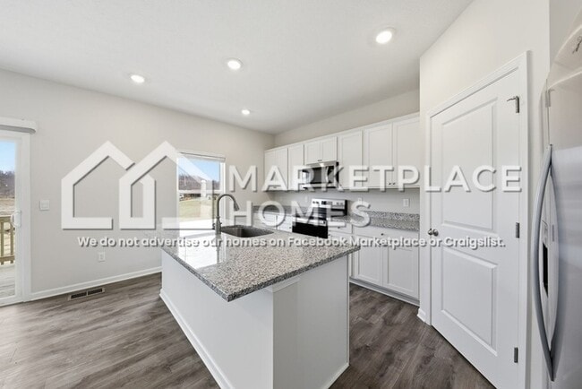 Building Photo - 6300 Trailview Dr