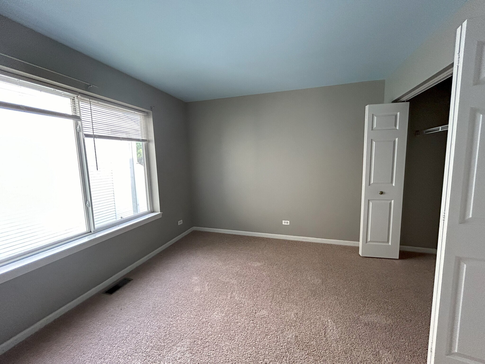 Building Photo - 707 Red Oak Ct