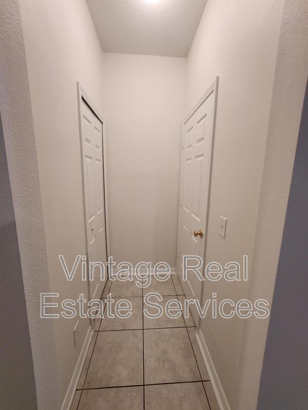 Building Photo - 9333 Stone River Pl