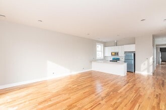 Building Photo - 3 bedroom in Chicago IL 60647
