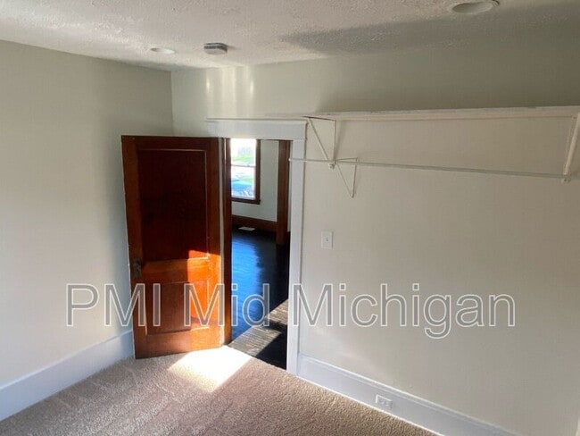 Building Photo - 1609 Birney St
