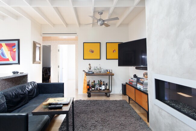 Building Photo - 2036 Walgrove Ave