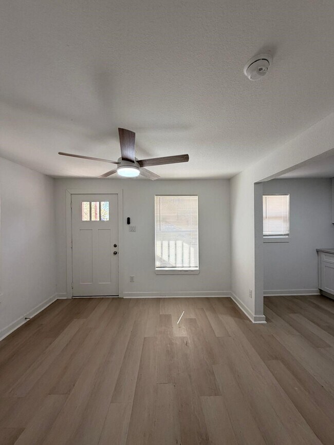 Building Photo - 201 Lowery Dr