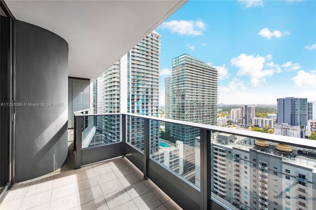 Primary Photo - 1000 Brickell Plaza